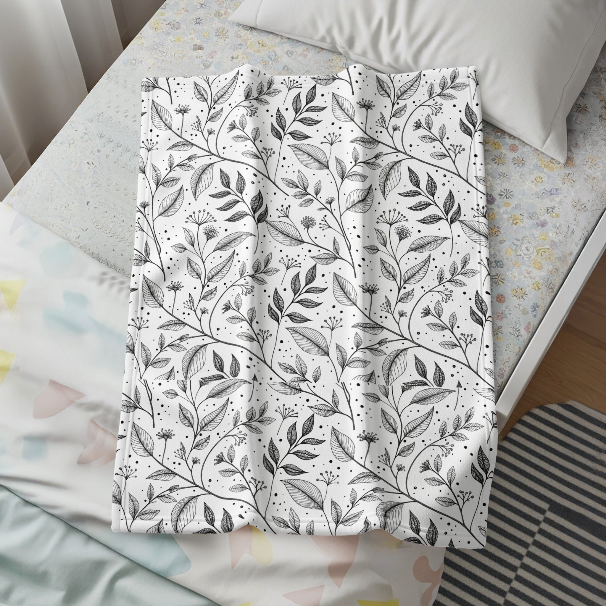 Monochrome Botanical Patterned Blanket for Stylish Home